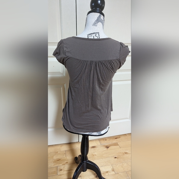 Urban Behavior Grey Women's Tshirt - Ladies size Medium - Picture 2 of 3